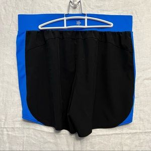 TEK GEAR DRY TEK woman’s black with blue shorts Large